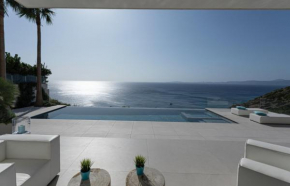 Luxuriöse Villa mit Traumblick in erster Meereslinie